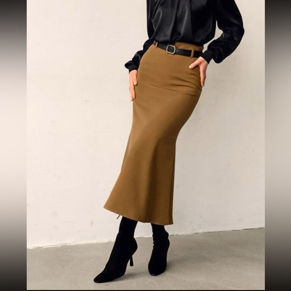 Commense Dresses & Skirts - NWT Commense Minimalist midi Skirt with belt size XS